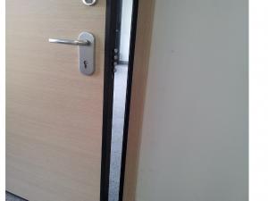 usa METALICA apartament BENATI SECURIT 18